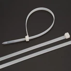 Kirkkaat muoviset nippusiteet